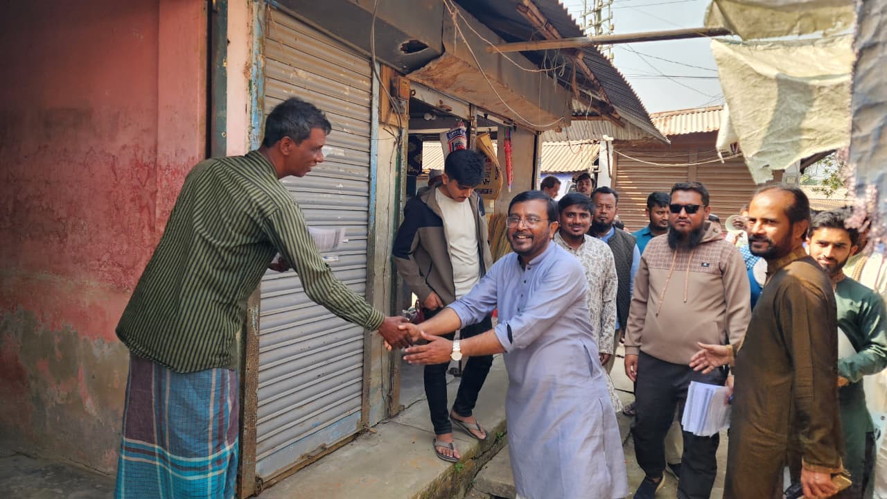 ফেনী সদরের গ্রাম-শহরে জমে উঠেছে মঞ্জুর ঈগলের প্রচারণা