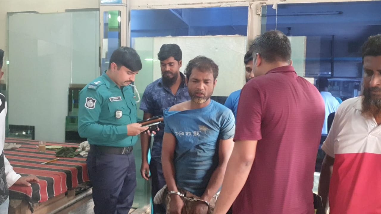 শিশু চুরির চেষ্টাকালে যুবক আটক, গণধোলাইয়ের পর পুলিশের কাছে সোপর্দ