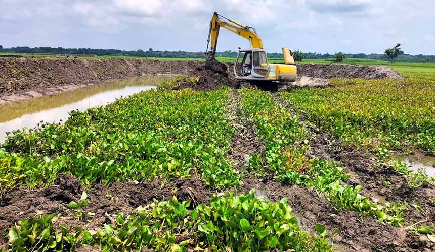 মহেশপুরে ভূমি দস্যুদের দখলে সরকারি দোবিলা বিল, অর্ধশত পুকুর খনন