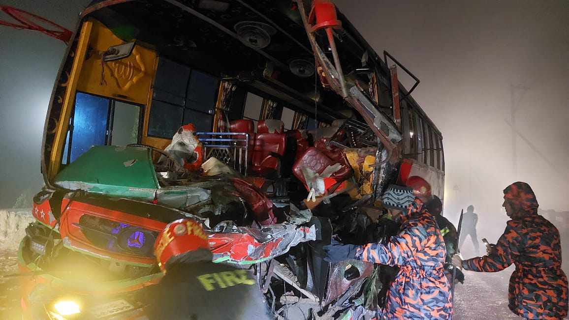 নবীগঞ্জে বাস-ট্রাক সংঘর্ষে নিহত ২, আহত ৪