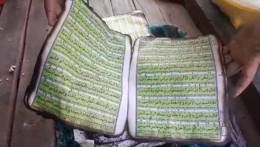 আগুনে সব পুড়লেও অক্ষত কোরআন শরীফ