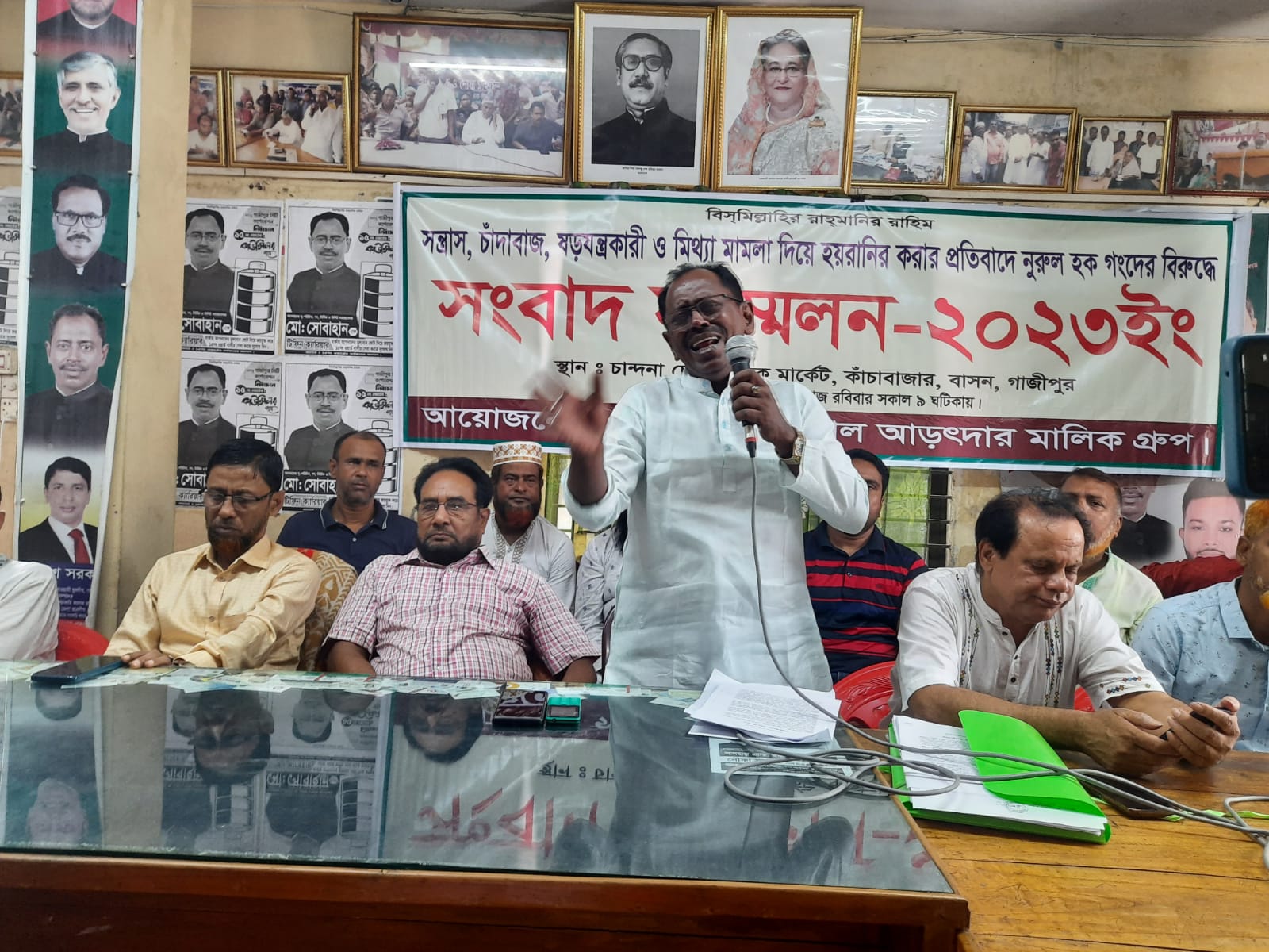 বাজার উচ্ছেদ ষড়যন্ত্রের প্রতিবাদে গাজীপুর কাঁচামাল আড়ৎদার মালিক গ্রুপের সংবাদ সম্মেলন