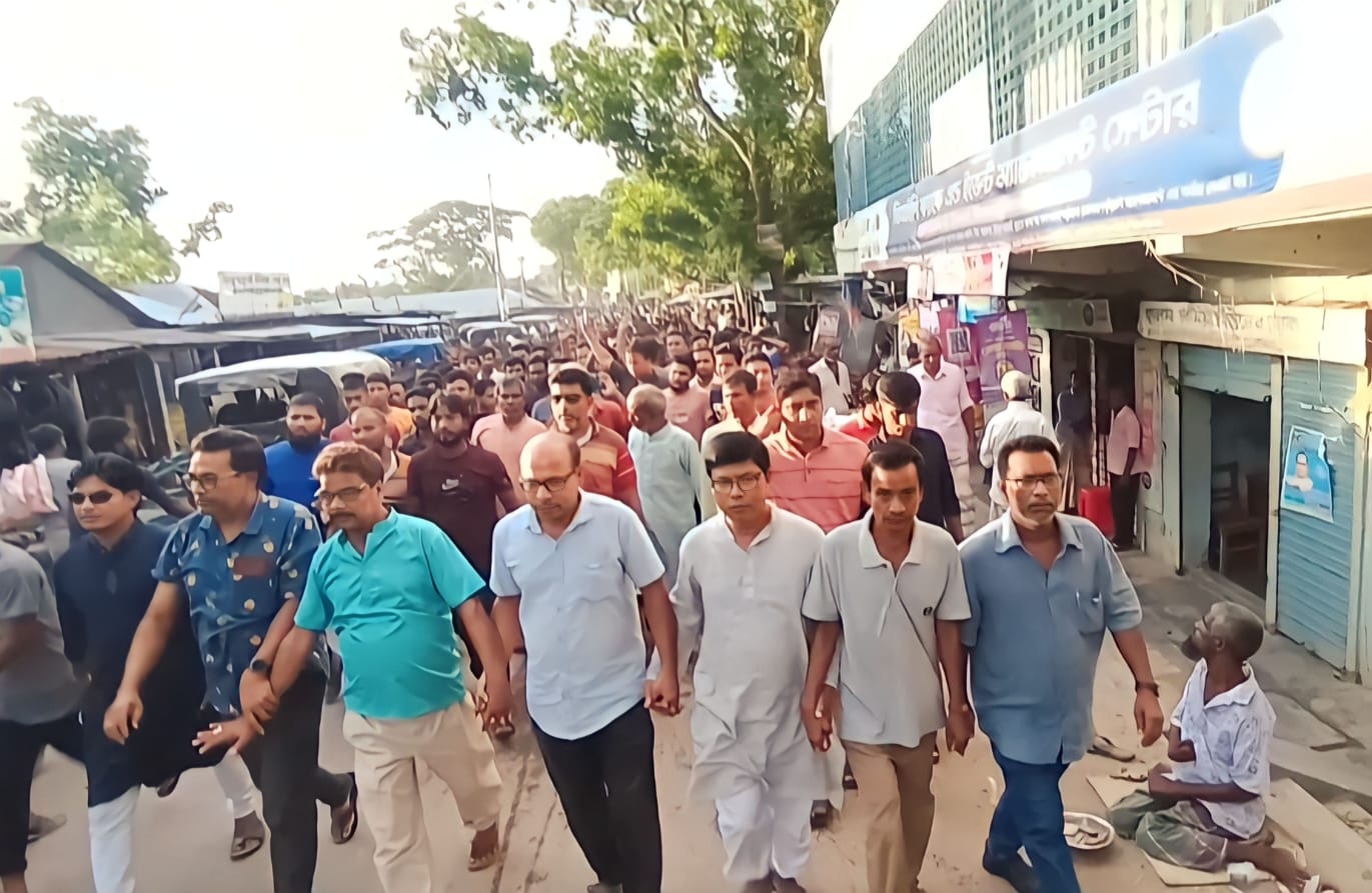 বড়াইগ্রামে মেয়র জাকির সমর্থকগোষ্টির মিছিল ও শান্তি সমাবেশ