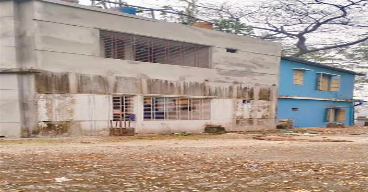 মোহনগঞ্জে প্রাথমিক বিদ্যালয়ের ছাদ অবৈধ ব্যবহার