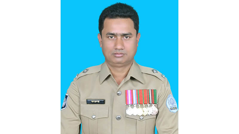 আইনশৃঙ্খলা রক্ষা ও জনসেবায় প্রশংসিত পীরগঞ্জ থানার ওসি এম এ ফারুক