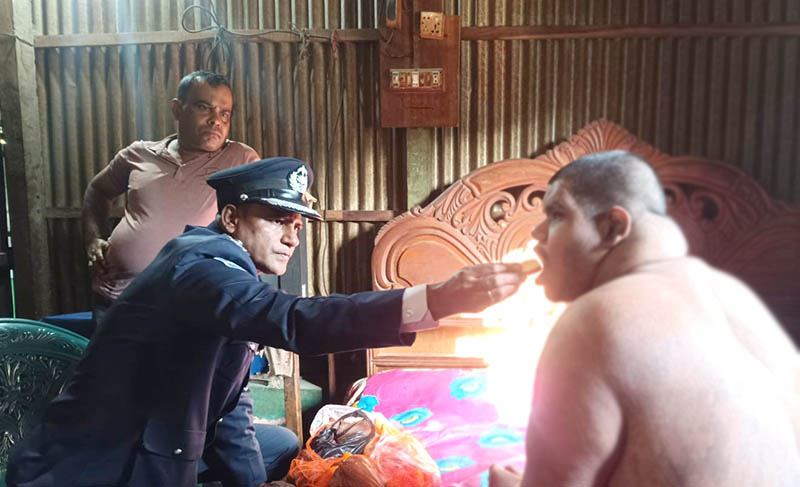 পাঁচ সদস্যের পরিবারের সবাই প্রতিবন্ধী: খোঁজখবর নিতে বাড়ি গেলে ওসি আব্দুল হালিম