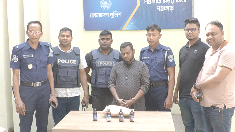 পঞ্চগড়ে মাদক বিক্রির সময় ব্যবসায়ী আটক!