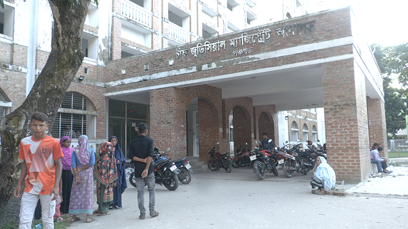 পঞ্চগড়ে টাকা আত্মসাৎ মামলায় আজিজ কো-অপারেটিভের চেয়ারম্যান কারাগারে