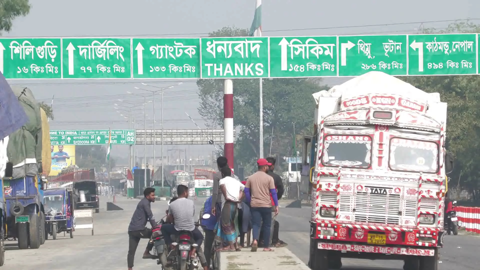 শুল্ককর বৃদ্ধি: বাংলাবান্ধাবন্দরে ৮ দিন ধরে পাথর আমদানি বন্ধ