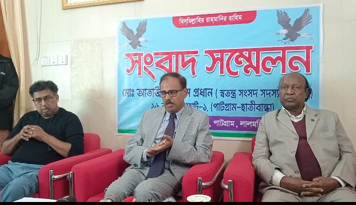 নৌকা মার্কার প্রার্থীর বিরুদ্ধে স্বতন্ত্র প্রার্থীর সংবাদ সম্মেলন