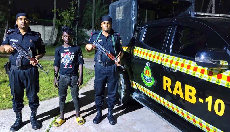 পদ্মা সেতু উত্তর এলাকায় গাঁজাসহ মাদক ব্যবসায়ী গ্রেফতার