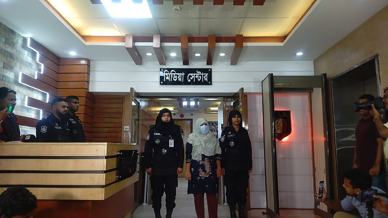 আজিমপুরে ডাকাতি ও অপহরণ: ২৪ ঘণ্টার মধ্যে শিশু উদ্ধার, পরিকল্পনাকারী ফাতেমা গ্রেফতার