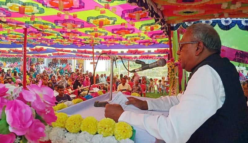 রাণীনগরে উপকারভোগীদের সাথে মতবিনিময় এমপি হেলালের