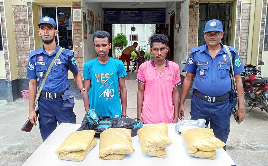রাণীনগরে দুই মাদক ব্যবসায়ী আটক