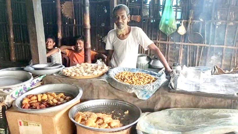 দুই যুগ ধরে ঠাকুরগাঁওয়ে নুরুল ইসলামের ‘২ টাকার দোকান’