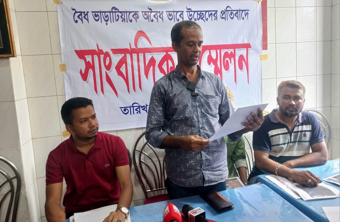 ফেনীতে দোকানের বৈধ ভাড়াটিয়াকে উচ্ছেদের অভিযোগে সংবাদ সম্মেলন