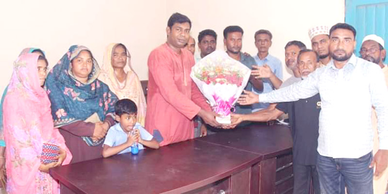 হেযবুত তওহীদ বগুড়া জেলা কমিটির নবনির্বাচিত সভাপতিকে ফুলেল শুভেচ্ছা