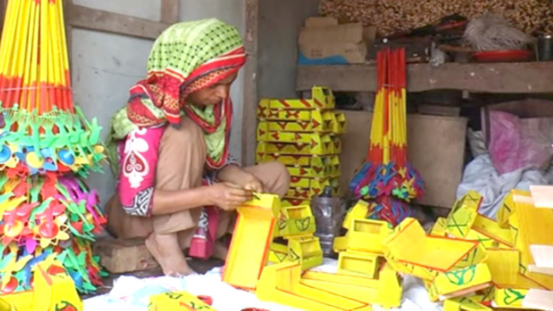 আধুনিক খেলনার দাপটে ঐতিহ্য হারাচ্ছে সৈয়দপুরের তৈরি কাঠের খেলনা