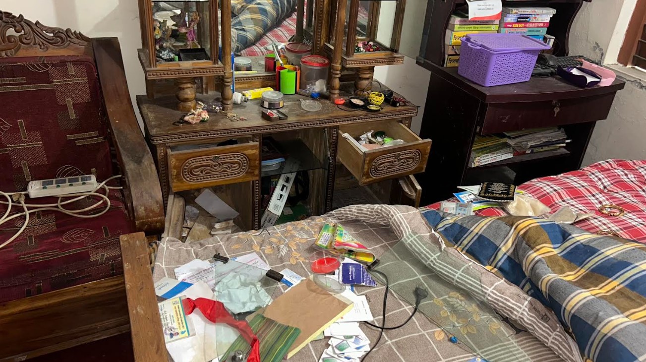 সালথায় বাড়ির তালা ভেঙে স্বর্ণালংকার ও জমির দলিল চুরি