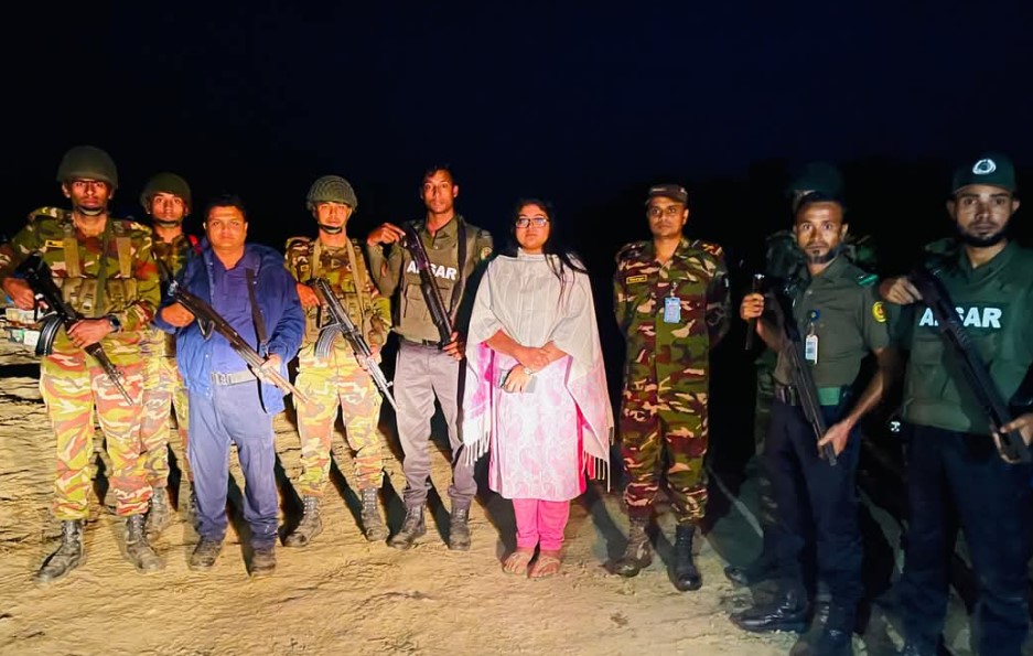 ফুলগাজীতে গভীর রাতে অভিযানে ১২টি পিকআপ ও ২টি এস্কেভেটর আটক