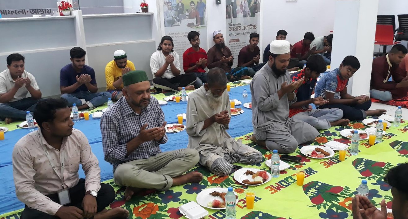 সালথায় আইএফআইসি ব্যাংকের আয়োজনে দোয়া ও ইফতার মাহফিল