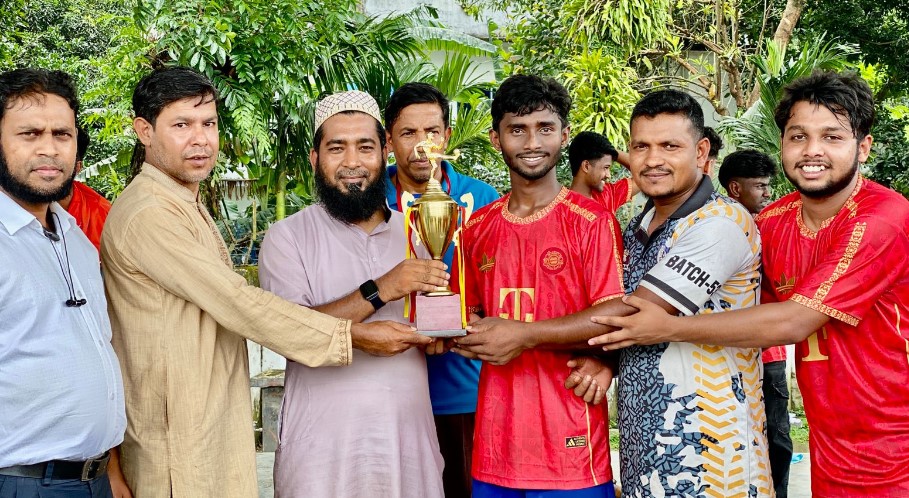 নেত্রকোনায় প্রীতি ফুটবল ম্যাচ অনুষ্ঠিত, ট্রাইব্রেকারে পূর্বধলা ইউনাইটেডের জয়
