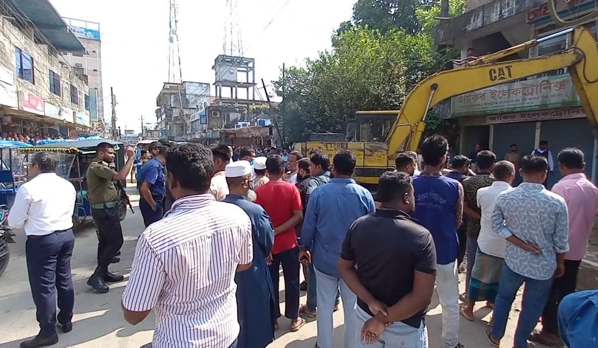 পঞ্চগড়ে জেলা প্রশাসনের অবৈধ স্থাপনা উচ্ছেদ অভিযান