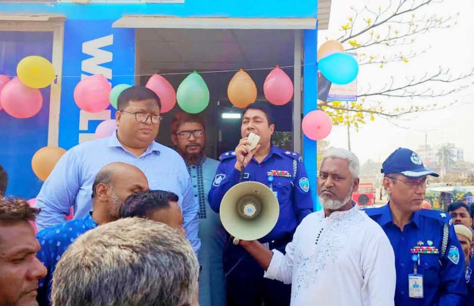 ফেনী হাসপাতাল মোড়ে ট্রাফিক পুলিশ বক্স উদ্বোধন