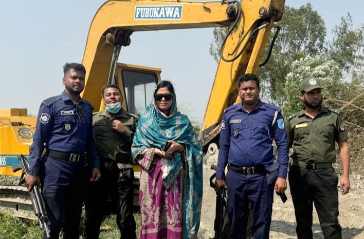 ঘিওরে অবৈধভাবে মাটি কাটায় ৫০ হাজার টাকা জরিমানা