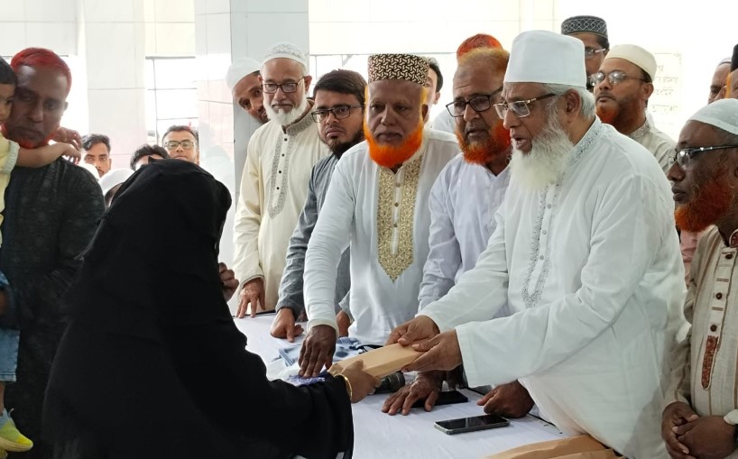 শ্রীপুরে ৮ শহীদ পরিবারকে নগদ দুই লাখ টাকা করে অনুদান প্রদান