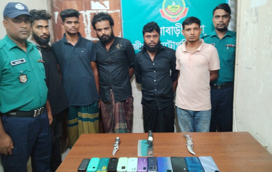 কোনাবাড়ীতে ডাকাতির প্রস্তুতিকালে দেশীয় অস্ত্রসহ গ্রেফতার ৫ ডাকাত