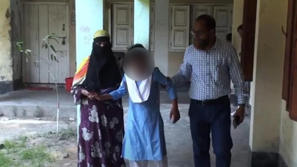 বরিশালে গার্লস স্কুল এন্ড কলেজের ক্লাশ চলাকালীন তিন শিক্ষার্থী অসুস্থ