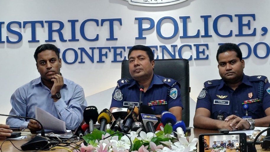 ফেনীতে ঘরে আগুন দিয়ে দুই শিশু হত্যার মূল আসামি জনি চট্টগ্রামে গ্রেপ্তার