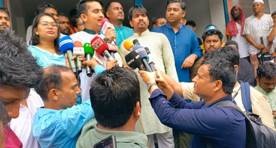 ডোমারে সারজিস আলমের নেতৃত্বে এনসিপির লিফলেট বিতরণ ও পথসভা