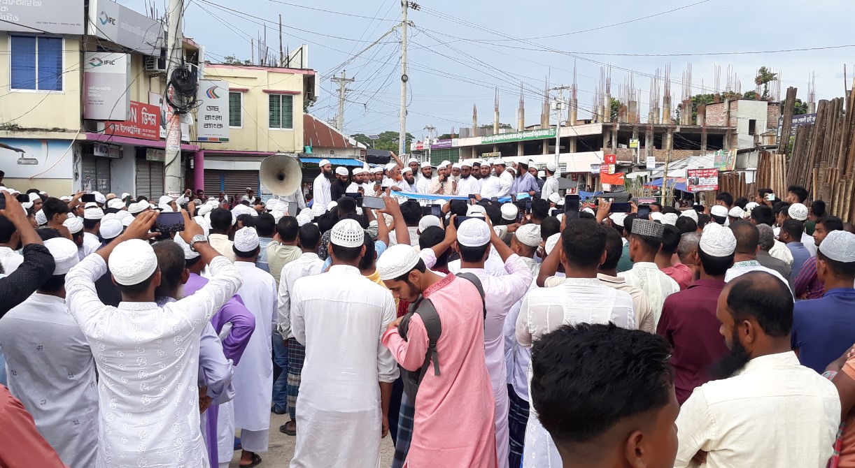 ভারতে বিশ্বনবীকে নিয়ে কটুক্তির প্রতিবাদে সালথায় বিক্ষোভ-মিছিল