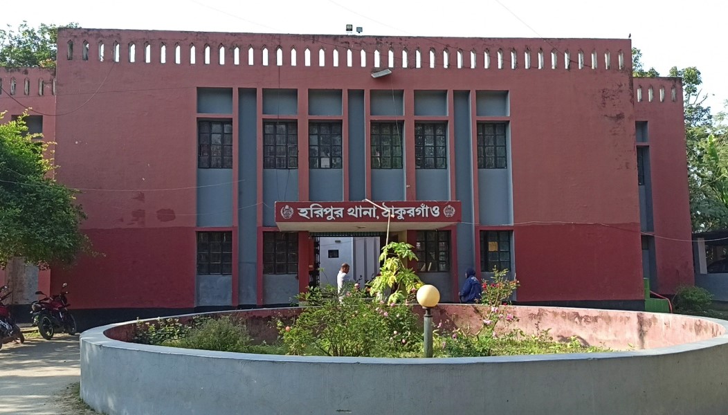 হরিপুরে সিআইডি পুলিশকে অবরুদ্ধ করে আসামি ‘ছিনিয়ে নিল’ জনতা