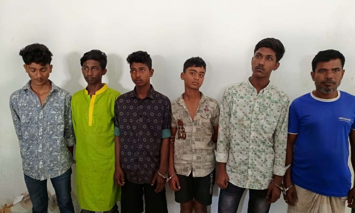 আশুলিয়ায় পূর্ব শত্রুতার জেরে ব্যবসায়ীকে কুপিয়ে হত্যা, গ্রেপ্তার ৬