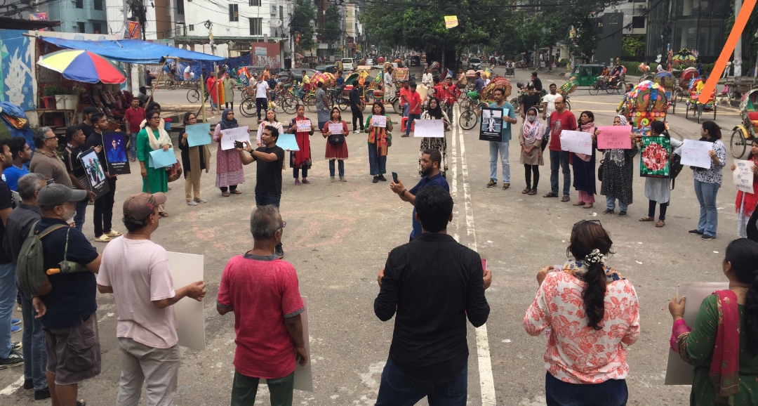 উত্তরায় সন্তানের নিরাপত্তাহীনতায় উদ্বিগ্ন অভিভাবকবৃন্দের শোক সমাবেশ