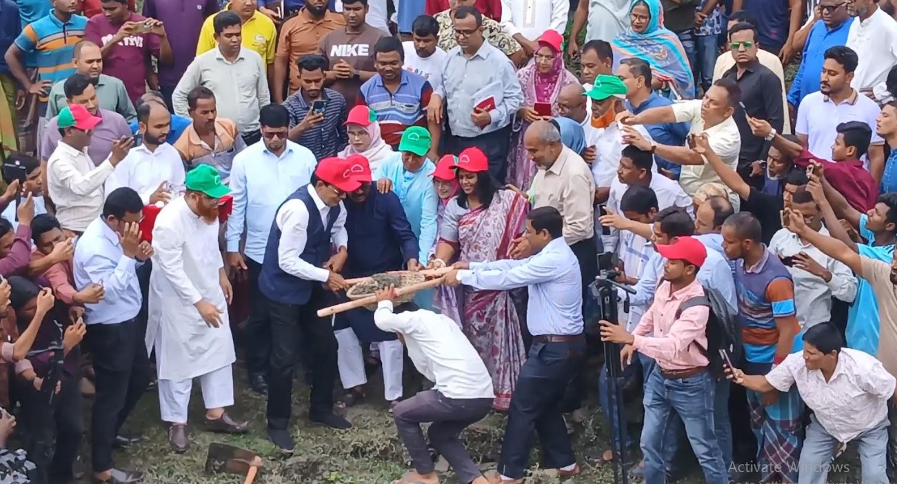 বজ্রপাত থেকে রক্ষায় বিশেষ আশ্রয়কেন্দ্র ও খাল খনন কর্মসূচি: কুড়িগ্রামে ত্রাণমন্ত্রী