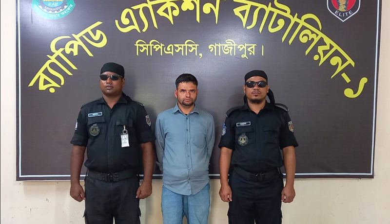 বাথরুমে বসে স্ত্রীর অপকর্ম অবলোকন করে পরকীয়া প্রেমীককে হত্যা, স্বামী গ্রেফতার