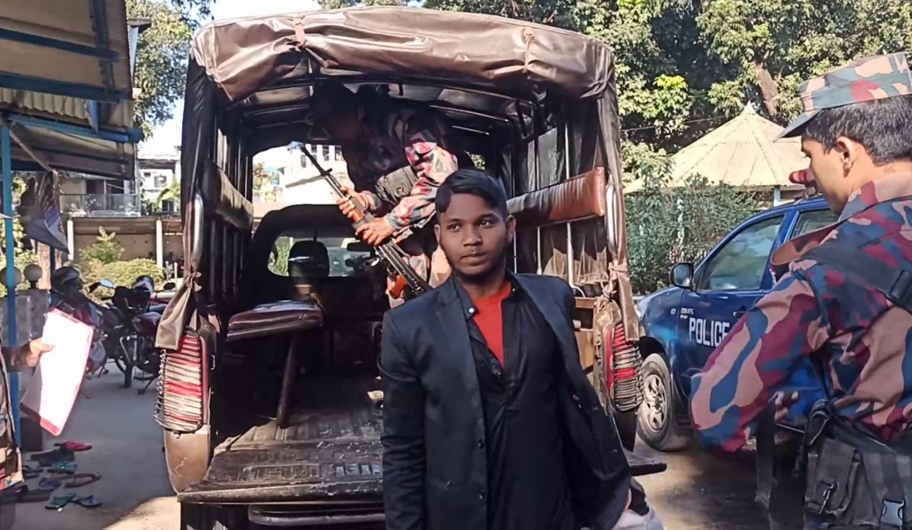 ধরে নিয়ে যাওয়া বাংলাদেশী কিশোরকে ফেরত দিয়েছে বিএসএফ