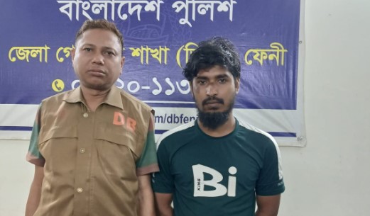 ফেনীতে ডিবির পৃথক দুই অভিযানে ইয়াবাসহ গ্রেফতার ২