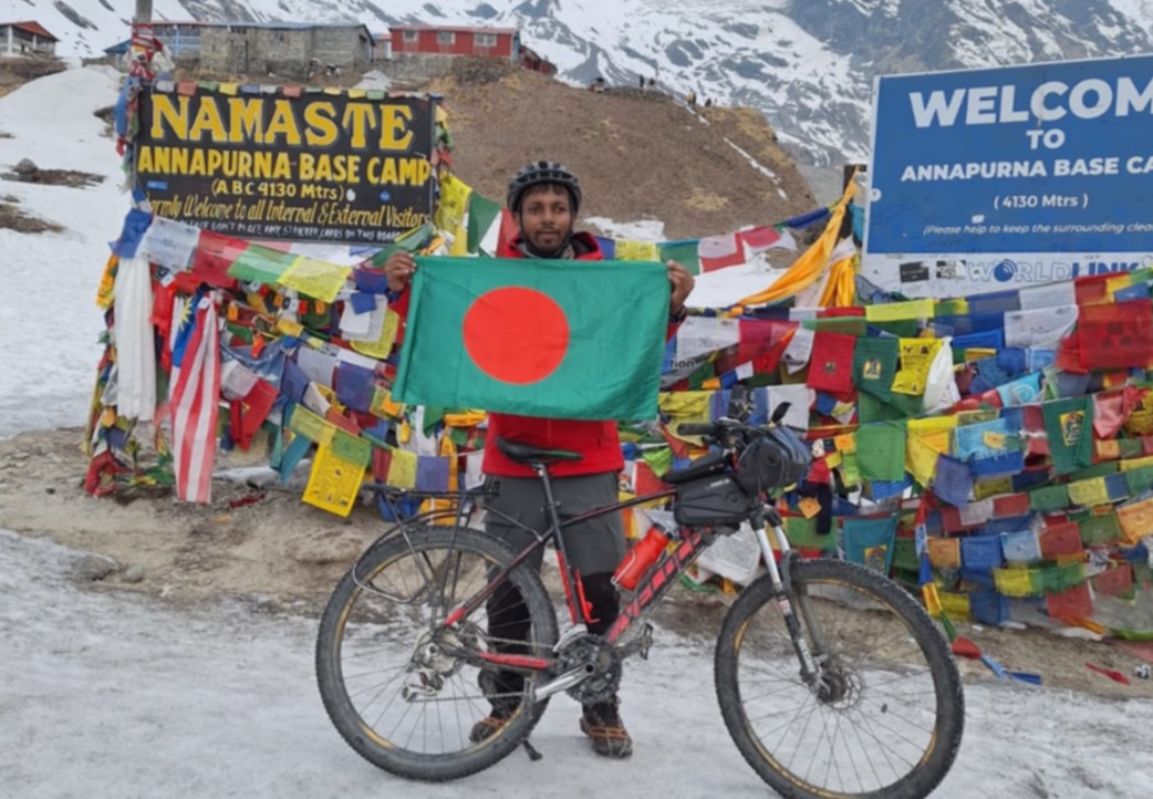 সাইকেলের প্যাডেলে অন্নপূর্ণা জয় জাবির সাবেক শিক্ষার্থী মিলনের
