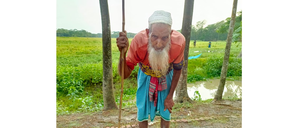সহস্রাধিক লাশের শেষ গোসল করানো খালেক ঢালী এখন নিজেই অসহায়