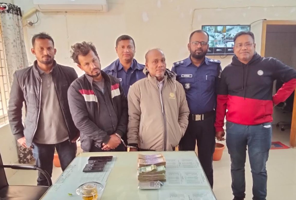 আমতলীতে ১৬ মামলার আসামি ভণ্ড দরবেশ ফারুক গ্রেপ্তার