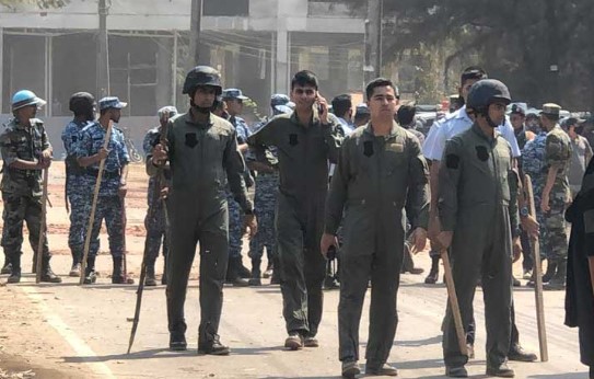 কক্সবাজারে বিমান ঘাঁটির কাছে সংঘর্ষ, গুলিতে নিহত ১