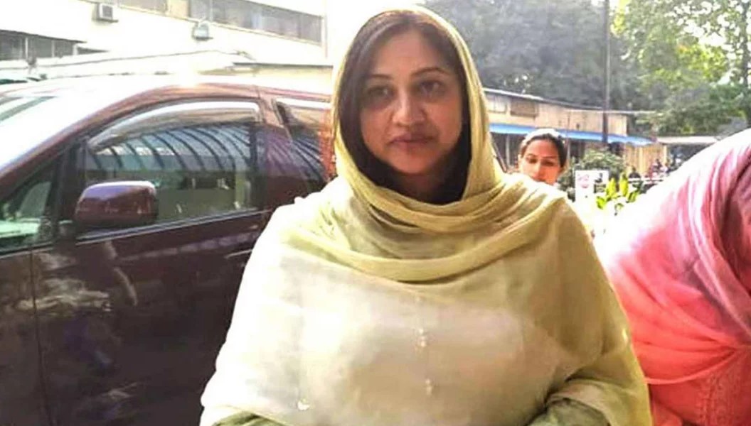 হঠাৎ ঢাকায় এলেন কোকোর স্ত্রী শর্মিলা রহমান