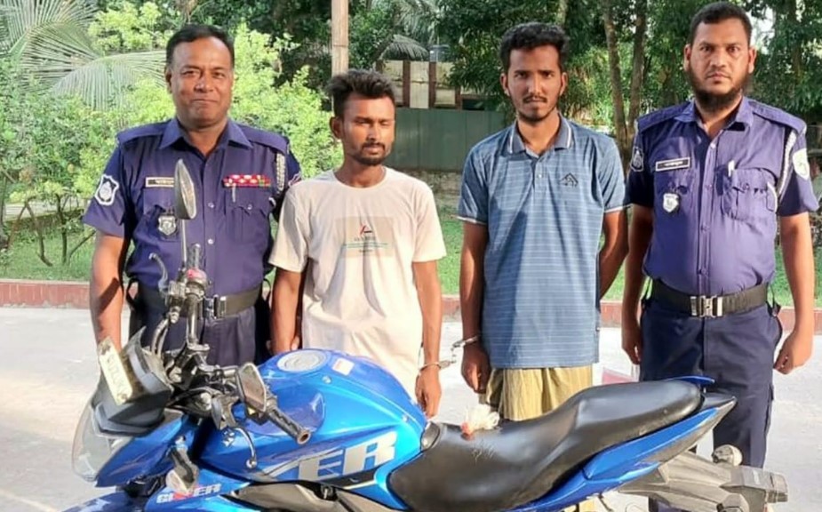 বন্ধুকে ইয়াবা দিয়ে ফাঁসানোর পরিকল্পনাকারীসহ আটক ২