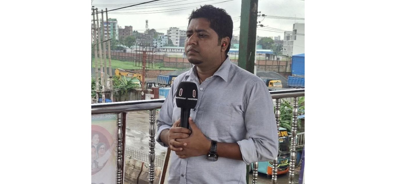 কাশিমপুরে কাশফুল দেখতে গিয়ে সন্ত্রাসী হামলার শিকার সাংবাদিক রুবেল