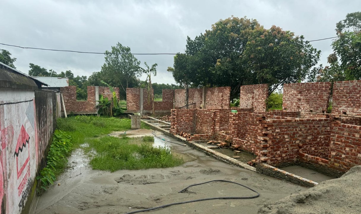 ফেনীর ফুলগাজীতে চাঁদার দাবিতে প্রবাসীর বাড়ির কাজ বন্ধ, হত্যার হুমকি